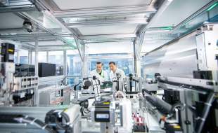 شرکت مستقر در امارات نخستین داروی کاملا تولید شده توسط هوش مصنوعی در جهان را به مطالعات بالینی رساند