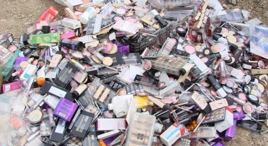 شناسایی و جمع آوری ۱۲۰۰ محصول آرایشی و بهداشتی غیر مجاز از ابتدای سال