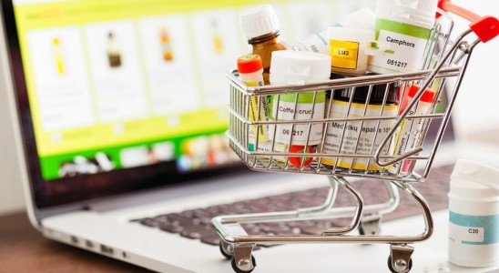 اخطار کمیسیون اصل 90 مجلس به وزارت بهداشت: دستورالعمل توزیع آنلاین دارو را تدوین کنید