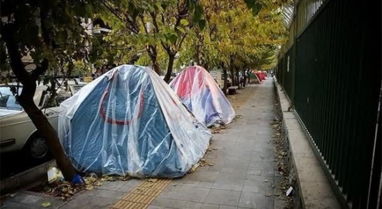 چادرخوابی بیماران شهرستانی در پایتخت برای ویزیت پزشکان!