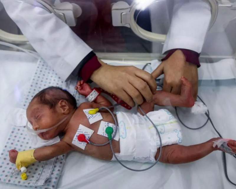 دست کم شش نوزاد در غزه طی دو هفته گذشته به دلیل سرمای هوا و نبود سرپناه و گرمایش کافی جان خود را از دست دادند