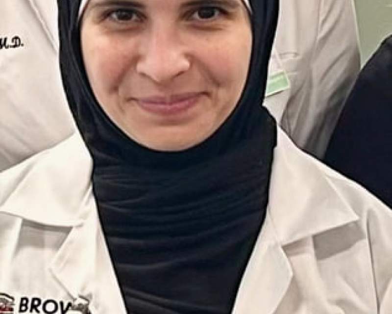 پزشک لبنانی به دلیل داشتن عکس شهید نصرالله در موبایلش از آمریکا دیپورت شد