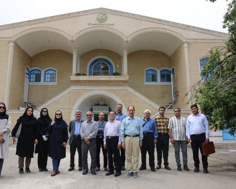 جمعی از اساتید گروه‌های مختلف داروسازی دانشگاه علوم پزشکی اصفهان از داروسازی باریج اسانس بازدید کردند