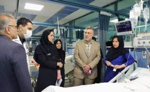 عیادت وزیر بهداشت از مجروحان حملات رژیم صهیونیستی بستری در بیمارستان
