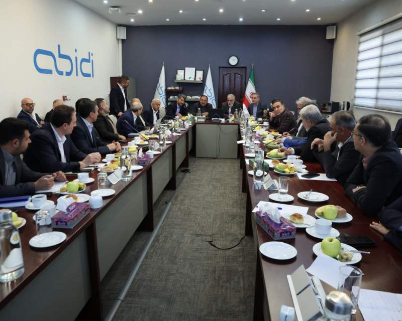 بازدید مجلسی‌ها از داروسازی دکتر عبیدی