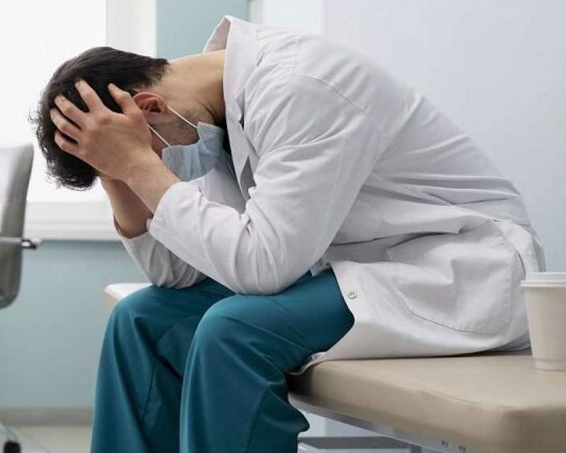 تنها حدود یک‌ چهارم پزشکان ایرانی رضایت کافی از شغل خود دارند