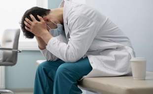 تنها حدود یک‌ چهارم پزشکان ایرانی رضایت کافی از شغل خود دارند