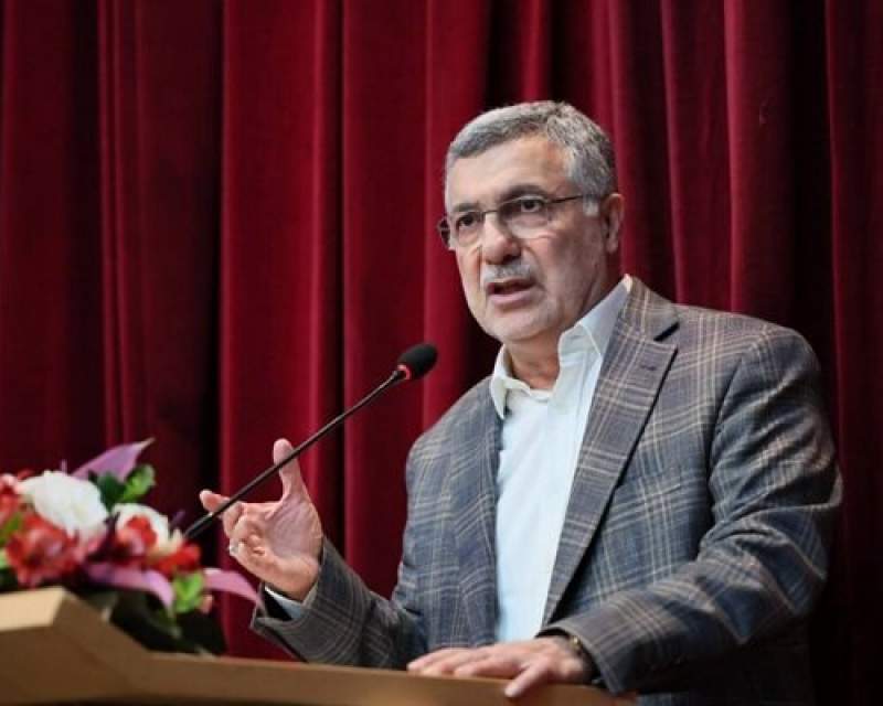 پزشکیان با لباس مبدل، اسپورت و کلاه برعکس!