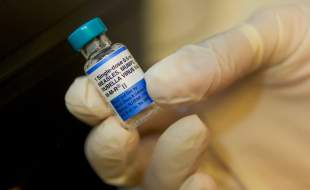 مدیر CDC آمریکا پنبه واکسن MMR را زد!