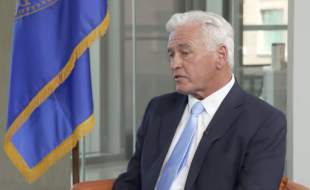 استعفای یکی از مقام‌های ارشد سازمان غذا و دارو آمریکا