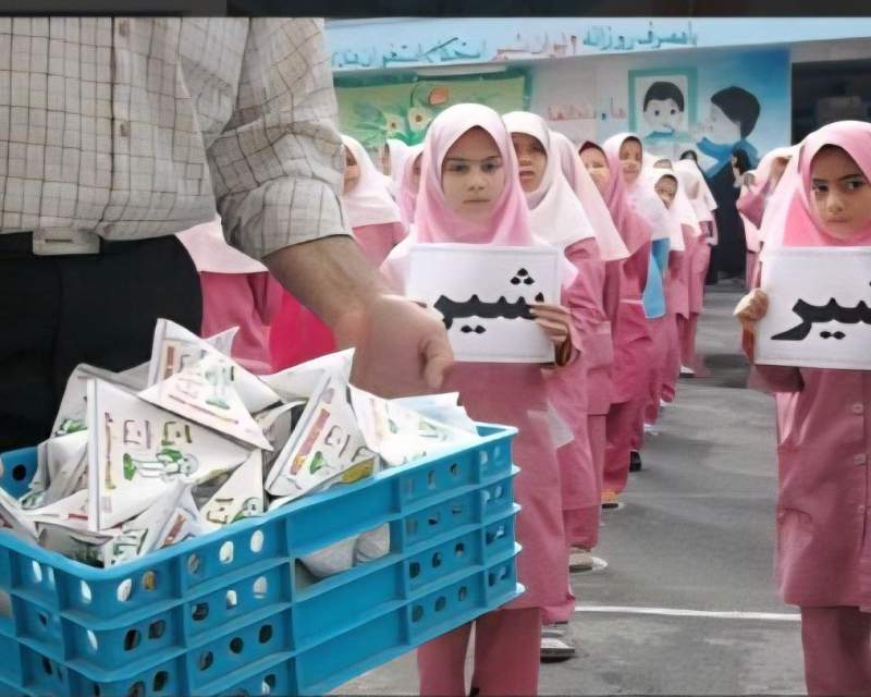 بودجه دستگاه‌های مضر فرهنگی را حذف و برای فرزندان ایران شیر رایگان تهیه کنید