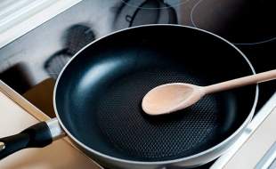 هشدار سازمان غذا و دارو درباره بازسازی غیرمجاز ظروف نچسب