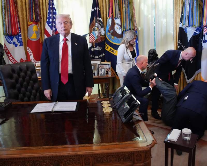 تصویری عجیب از نشست ترامپ با مدیران عامل شرکت‌های داروسازی ایلای لیلی و نوو نوردیسک