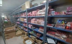 کشف بیش از ۱۱ میلیارد تومان اقلام آرایشی و بهداشتی قاچاق از یک انبار در محدوده بازار تهران