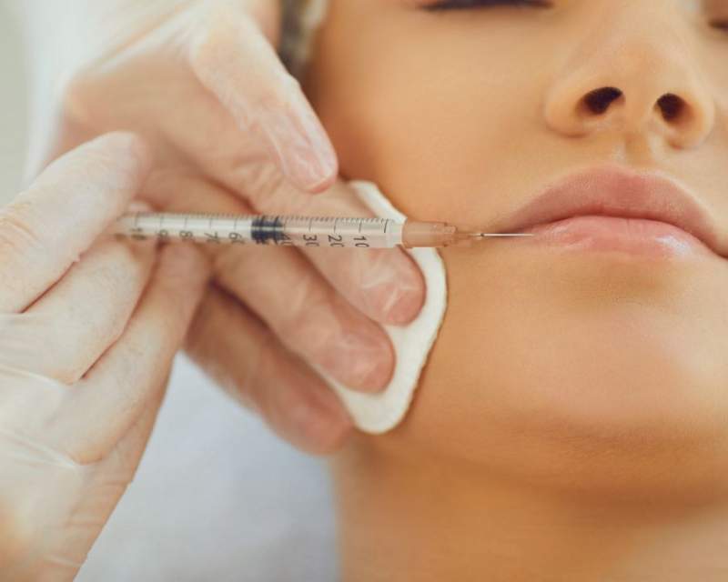 هشدار درباره مصرف ژل‌ها و محلول‌های تزریقی زیبایی: از محصولات تقلبی دوری کنید