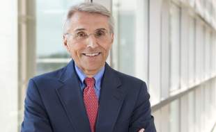 یک انکولوژیست برجسته، مدیر مرکز دارو FDA شد