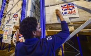 بودجه مبارزه با ایدز، سل و مالاریا رفت برای هزینه‌های دفاعی