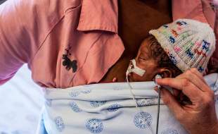 مراقبت مادرانه کانگورویی؛ نجات‌بخش نوزادان نارس