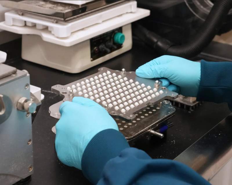 چین تمام کارتهای برنده را در صنعت داروسازی جهان در اختیار دارد چین تمام کارتهای برنده را در صنعت داروسازی جهان در اختیار دارد