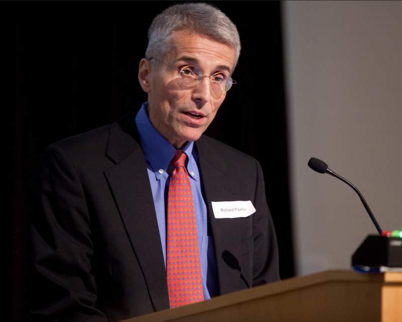 مدیر تازه منصوب شده، ساز مخالف با رئیس FDA را زد