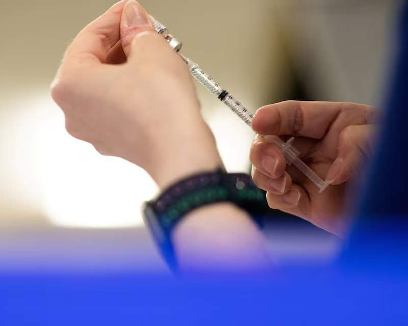 سازمان غذا و دارو آمریکا درباره مرگ‌ومیرهای احتمالی مرتبط با واکسن‌های کووید تحقیق می‌کند