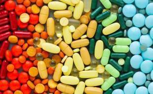 افزایش شدید قیمت داروهای وارداتی در پی حذف ارز ترجیحی؛ اختلال در روند درمان بیماران با اعمال سیاست‌های نادرست!