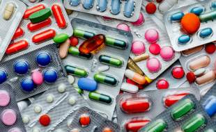 ۵ سال زندان و ۵۰ هزار درهم جریمه در انتظار پزشکان و داروسازان متخلف در امارات