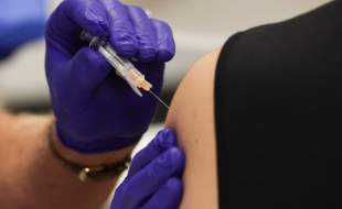 سازمان غذا و دارو برای واکسن‌های کووید هشدار جعبه سیاه صادر می‌کند!