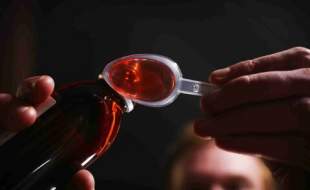 اعتراض جمعی از درمانگران اعتیاد به کمبود «شربت تریاک»