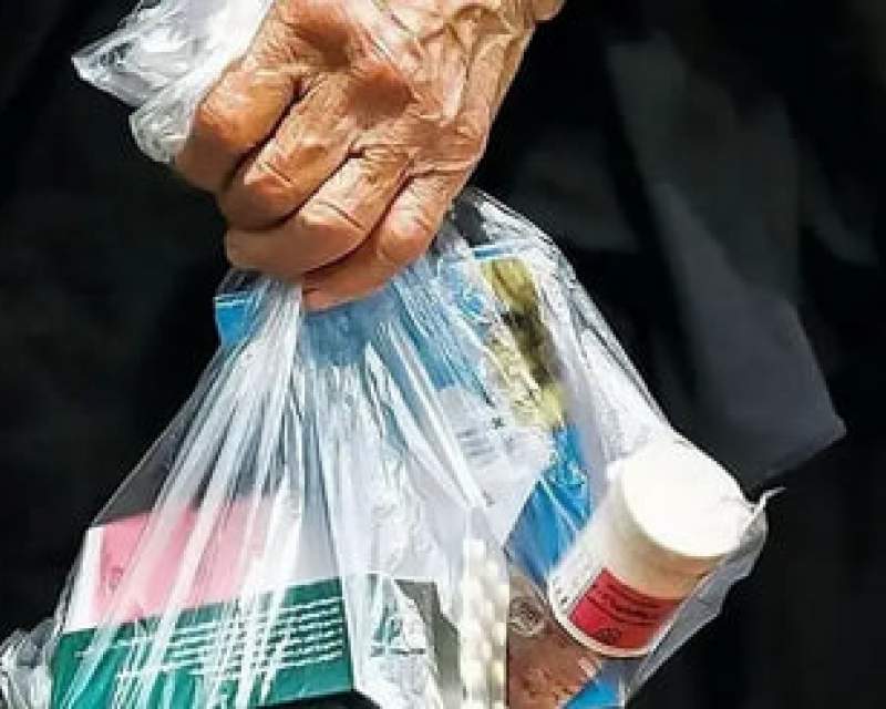 «دارو» ماه به ماه گران میشود؛ بیمه تائید نمیکند، پولدار، آزاد میخرد و بی پول دست خالی برمیگردد «دارو» ماه به ماه گران میشود؛ بیمه تائید نمیکند، پولدار، آزاد میخرد و بی پول دست خالی برمیگردد